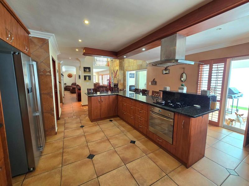 5 Bedroom Property for Sale in Golden Mile Western Cape